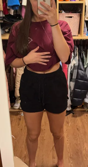 cropped black sweat shorts Size M thumbnail 1