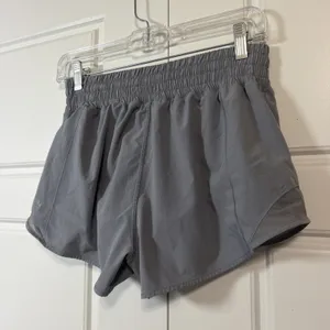 Lululemon Hotty Hot Short II Women 6 Gray Low Rise 2.5 Inseam Mesh Venting thumbnail 8
