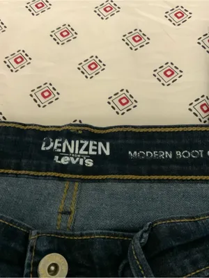 Levi's Women’s Straight Leg Jeans in Dark Blue Denim thumbnail 2