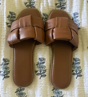 Universal Threads Sandals Women’s thumbnail 1