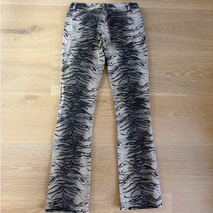 Jaded London Jeans Bootcut Tiger Print Size 26 Black Grayish Taupe thumbnail 5