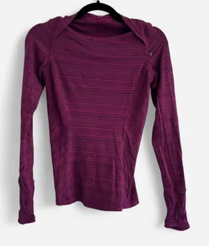 Lululemon top thumbnail 1