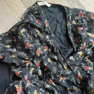 Abercrombie & Fitch black midi wrap dress floral orange and yellow floral size M thumbnail 9