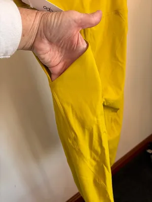 High-Waist Yellow Capri Leggings with Side Pockets thumbnail 4