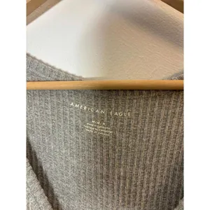 American Eagle Ribbed Soft V-Neck Long Sleeve Top Size Medium thumbnail 6
