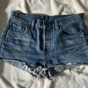 Levi's 501 Shorts thumbnail 1