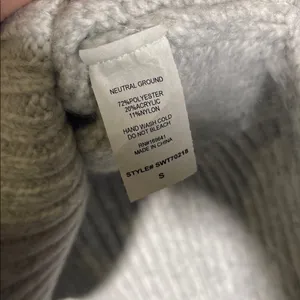 NEUTRAL GROUND WOMENS LIGHT GRAY V NECK COLLARED SWEATER SMALL thumbnail 5