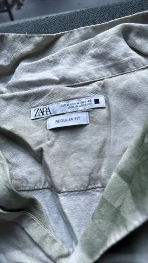 Zara Men Short-Sleeve Button-Down Shirt in Olive and Beige Wash thumbnail 6