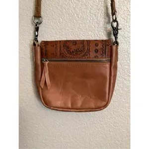 Montana West USA Trinity Ranch Western-Style Floral Tooled Crossbody Saddle Bag thumbnail 6