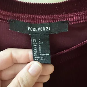 Forever 21 maroon velvet crop top thumbnail 3