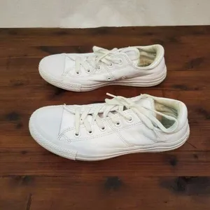 Converse‎ Womens Shoes Size 6 White Leather Chuck Taylors Lace-Up Low Top thumbnail 3