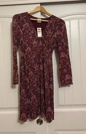 Old Navy Paisley Print Dress Medium Midi Length Long Sleeve Burgundy Nylon NWT thumbnail 1