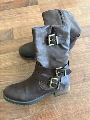 Brown Boots Size 6.5 thumbnail 1