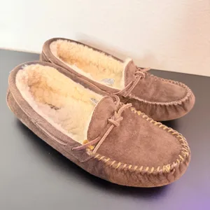 UGG Womens‎ Dakota Slippers Size 7 Brown Slip On Loungewear Shoes Cozy 5612 thumbnail 9