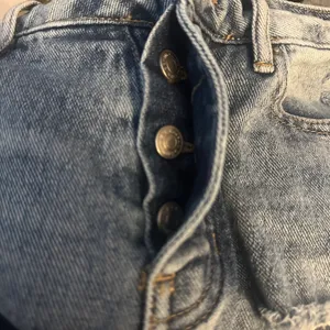 PacSun Distressed Buttonfly Mom Jeans thumbnail 6