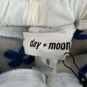 Day + Moon Size Small Cream Blue Floral Sherpa Fleece Lounge Shorts High Rise thumbnail 4