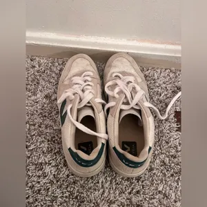 VEJA Mixed Leather Low Top Size 6 Green White thumbnail 3