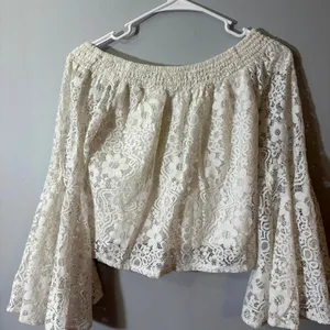 Y2K Hollister White Lace Off Shoulder Bell Sleeve Top‎ XS Boho Coquette thumbnail 3