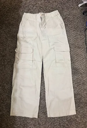 Universal Threads Cargo Jeans thumbnail 1
