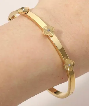 Stainless Steel Center Quatrefoil Station Hinged Bangle Bracelet thumbnail 3