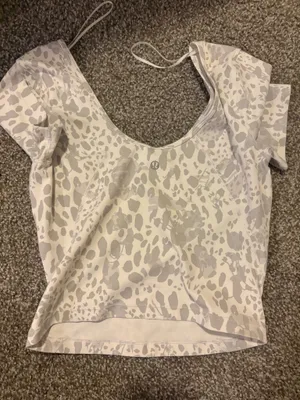 Lululemon top thumbnail 1
