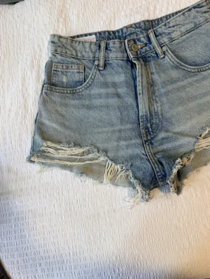 Zara High-Rise Distressed Denim Cutoff Shorts - Light Wash thumbnail 2