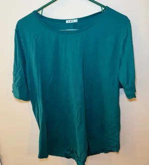 Classic Teal Short Sleeve Women’s Tee Green Size XL thumbnail 1