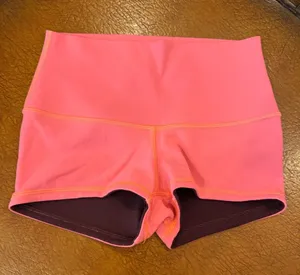 Lululemon Boogie Short Roll Down in size 4 thumbnail 1