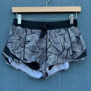 Lululemon Hotty Hot Shorts 2.5” Dottie Tribe White Black Size 4 thumbnail 3