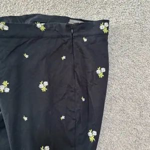 Urban Outfitters Black Daisy Embroidered Kick Flare Cropped Pants thumbnail 8
