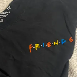 Long Sleeve Crop Top “FRIENDS” The Television Series Shirt Size Smal thumbnail 6