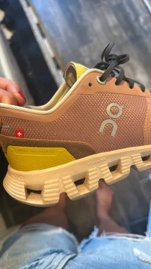 On Cloud Running Shoes thumbnail 9