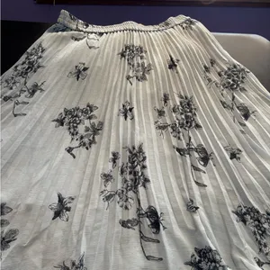 Club Monaco Pleated maxi skirt size medium NWT thumbnail 3