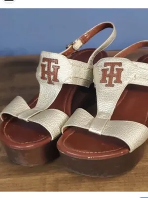 Tommy Hilfiger White Leather T-Strap Logo Sandals thumbnail 1