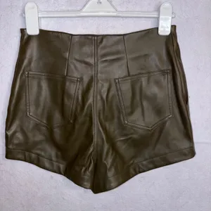 Avec Les Filles Olive Green Faux Leather high Waist Pleated Shorts‎ Size S thumbnail 5