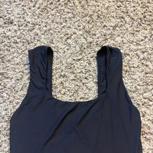 Aerie Smoothez Black Seamless Cropped Tank Top in Black Size Women’s Medium thumbnail 3