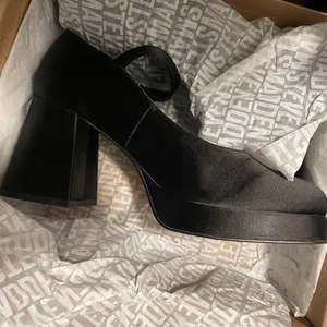 Steve Madden NWT MINGLE Black Satin Platform Mary Jane Heel. Size 9 thumbnail 6