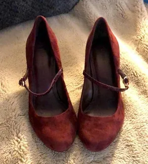 Banana Republic size 7 Maroon Heels thumbnail 1
