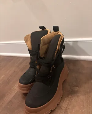 Women’s Snow Boots Black Size 6.5 thumbnail 3