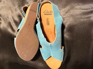Clarks Women’s Leather Sandals 9.5M thumbnail 2