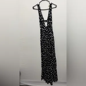GB Black & White Polka Dot Maxi women’s size XS Dress Deep V Open Back(E47)✨ thumbnail 3