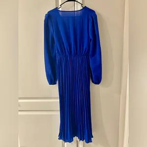 NWT Elegant Blue Long Sleeve Dress Size Medium thumbnail 3