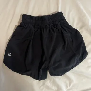Lululemon Shorts thumbnail 3