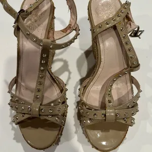 Vince Camuto Spiked, Tan, Patent Leather, Wedge Heels -‎ Size 7.5 thumbnail 3