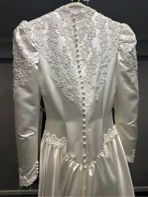 Vintage Ivory Lace Satin Long Sleeve Wedding Dress thumbnail 3