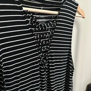 American Eagle Soft and Sexy Black and White Striped V-neck Tank Top size medium thumbnail 2