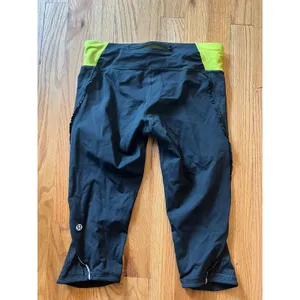 Lululemon Run: Fast Free Crop Mini Squiggle Emboss Black‎ / Split Pea Size 6 thumbnail 3