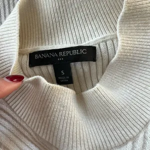 Banana Republic Elegant White Sleeveless Knit Top thumbnail 6