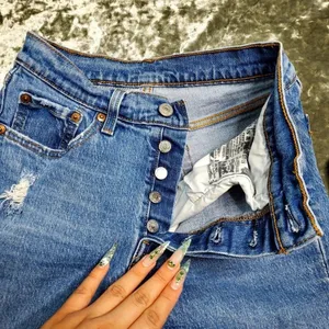 Levi's 501 High Waist Distressed‎ Jeans thumbnail 3