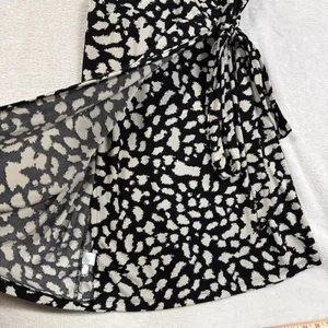 LOFT XS Animal Print Faux Wrap Dress Black White Short Sleeve Stretch Career thumbnail 4